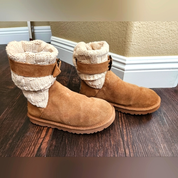 Women's Ugg Boots, Size 7 - Picture 2 of 6